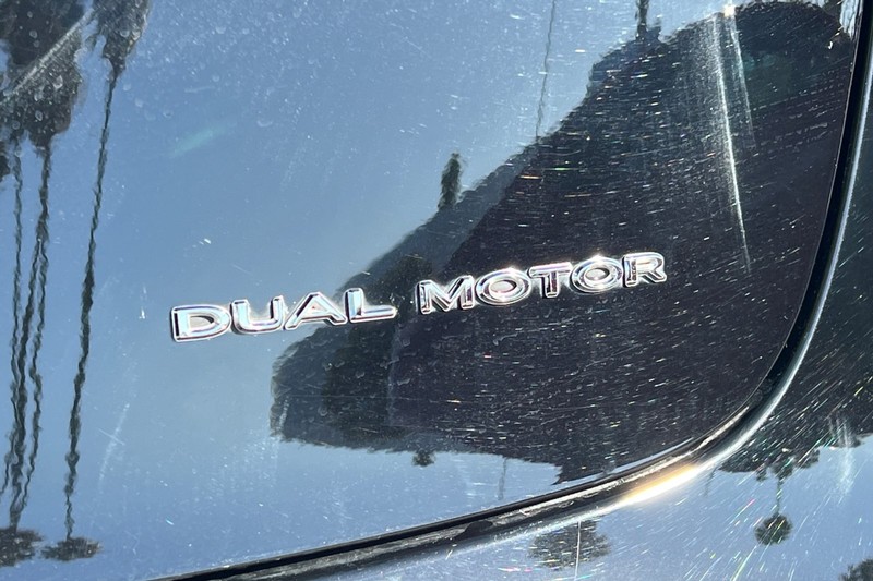 Tesla Model 3 Vehicle Full-screen Gallery Image 26