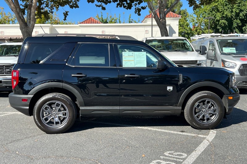 Ford Bronco Sport Vehicle Full-screen Gallery Image 03