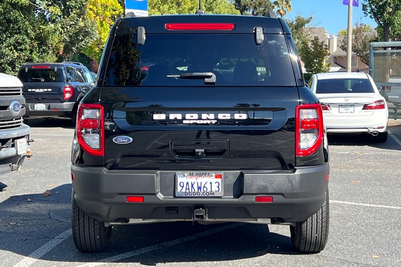 Ford Bronco Sport Vehicle Full-screen Gallery Image 05