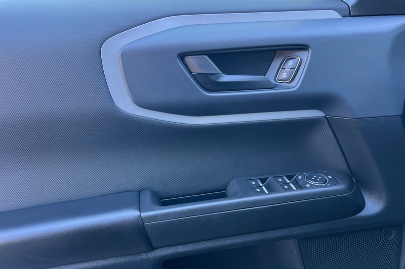 Ford Bronco Sport Vehicle Full-screen Gallery Image 12