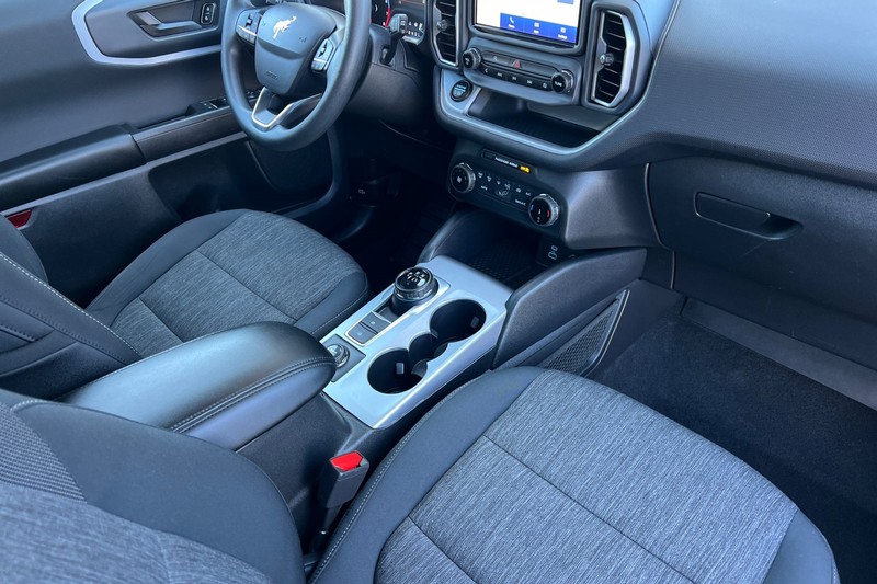 Ford Bronco Sport Vehicle Full-screen Gallery Image 17