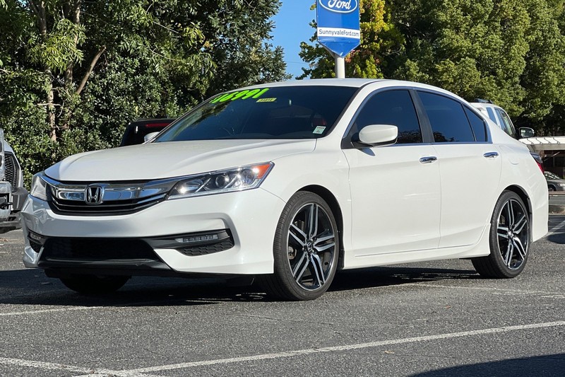 Honda Accord Sedan Vehicle Full-screen Gallery Image 08