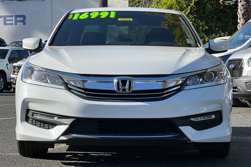 Honda Accord Sedan Vehicle Full-screen Gallery Image 09