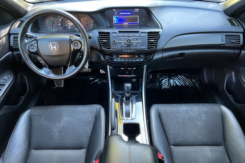 Honda Accord Sedan Vehicle Full-screen Gallery Image 13