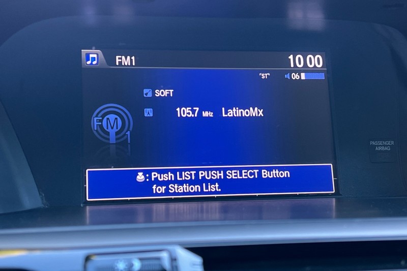 Honda Accord Sedan Vehicle Full-screen Gallery Image 17