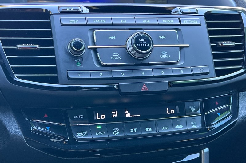 Honda Accord Sedan Vehicle Full-screen Gallery Image 19