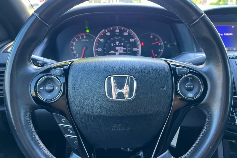 Honda Accord Sedan Vehicle Full-screen Gallery Image 21