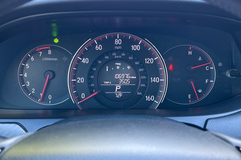 Honda Accord Sedan Vehicle Full-screen Gallery Image 22