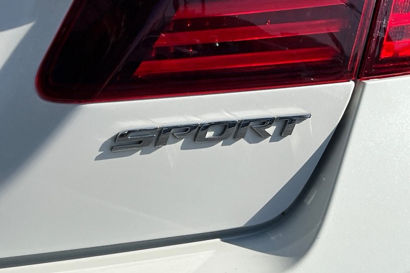 Honda Accord Sedan Vehicle Full-screen Gallery Image 25