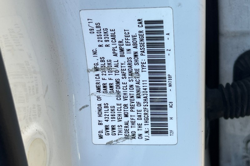 Honda Accord Sedan Vehicle Full-screen Gallery Image 26