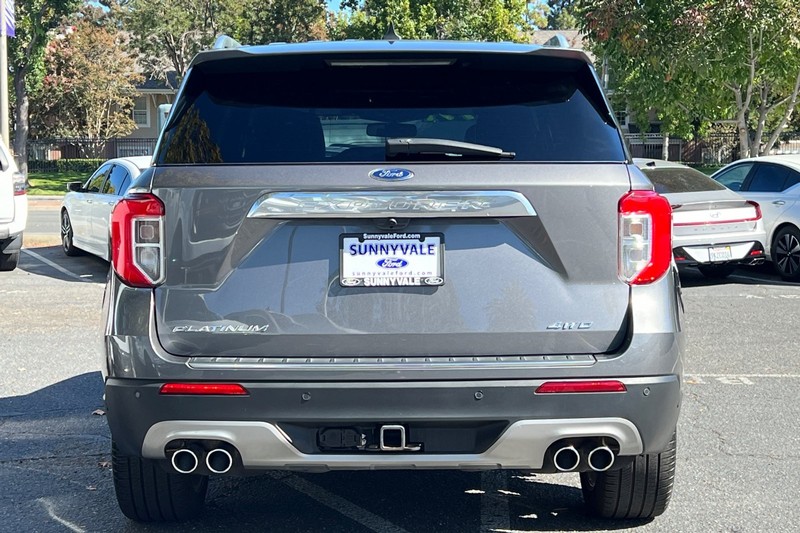 Ford Explorer Vehicle Full-screen Gallery Image 05