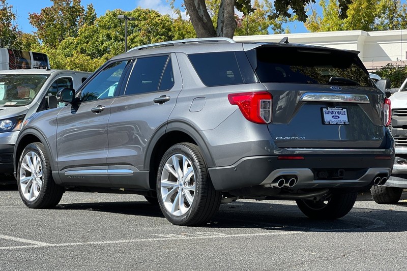 Ford Explorer Vehicle Full-screen Gallery Image 06