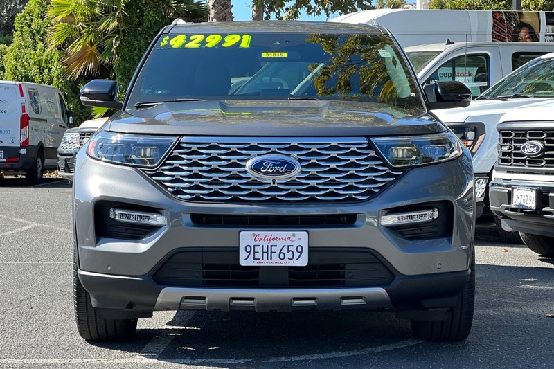 Ford Explorer Vehicle Full-screen Gallery Image 09