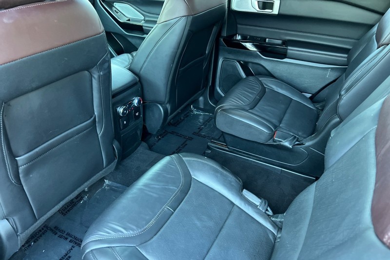 Ford Explorer Vehicle Full-screen Gallery Image 12