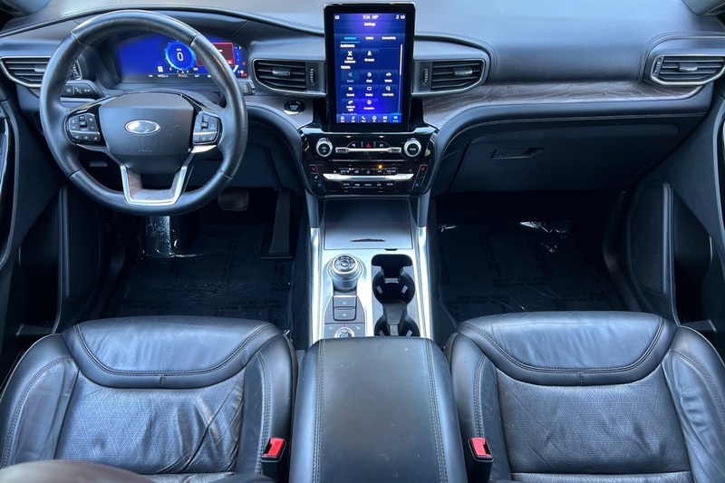 Ford Explorer Vehicle Full-screen Gallery Image 13