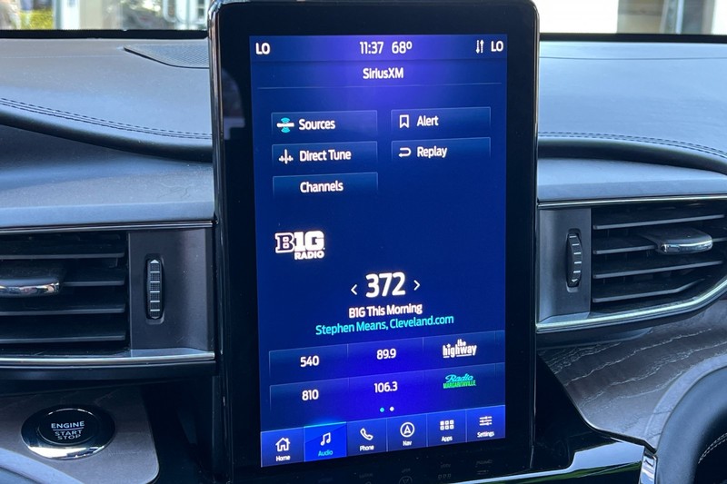 Ford Explorer Vehicle Full-screen Gallery Image 19