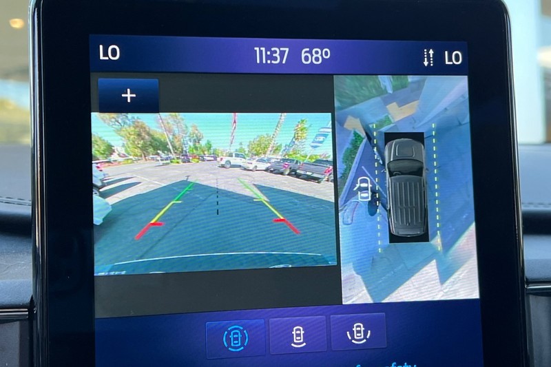 Ford Explorer Vehicle Full-screen Gallery Image 21