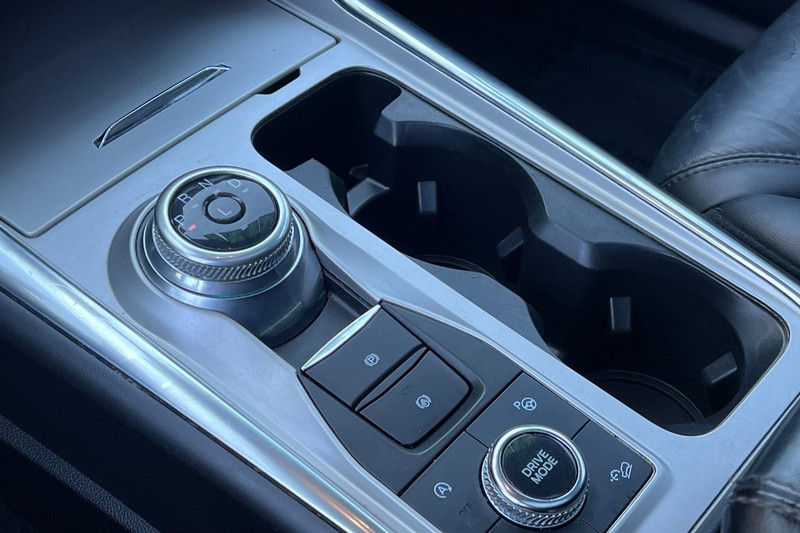 Ford Explorer Vehicle Full-screen Gallery Image 23