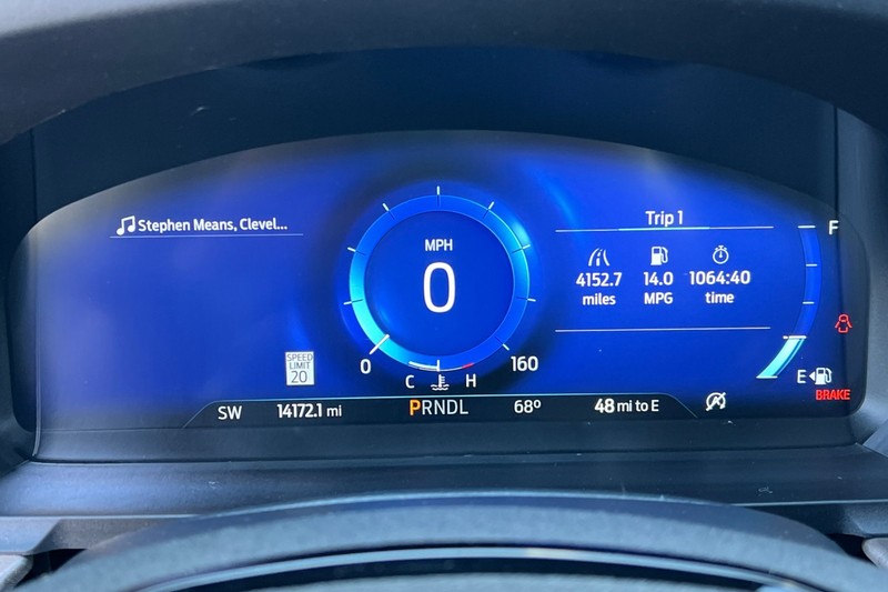 Ford Explorer Vehicle Full-screen Gallery Image 26