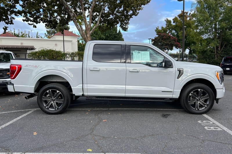 Ford F-150 Vehicle Full-screen Gallery Image 03