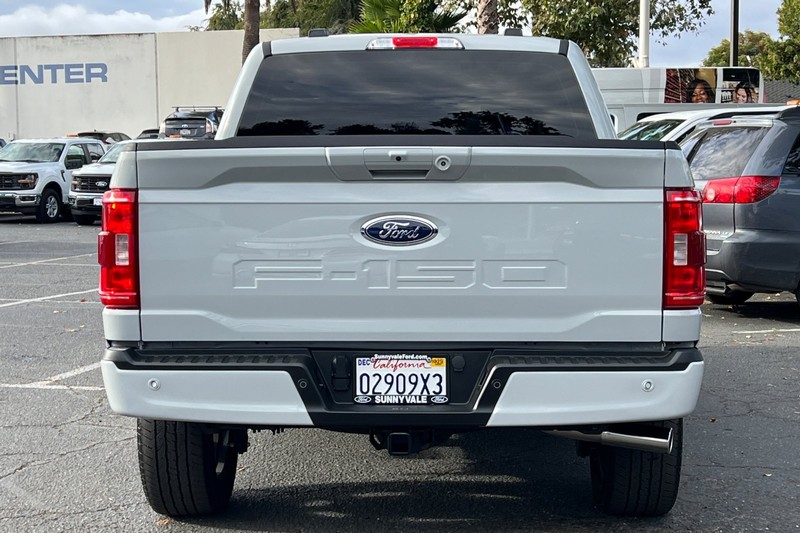 Ford F-150 Vehicle Full-screen Gallery Image 05