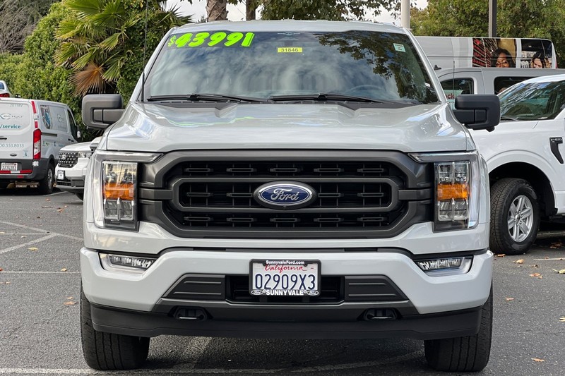 Ford F-150 Vehicle Full-screen Gallery Image 09