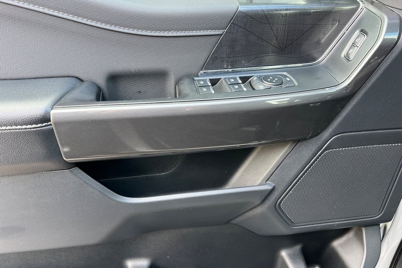 Ford F-150 Vehicle Full-screen Gallery Image 11