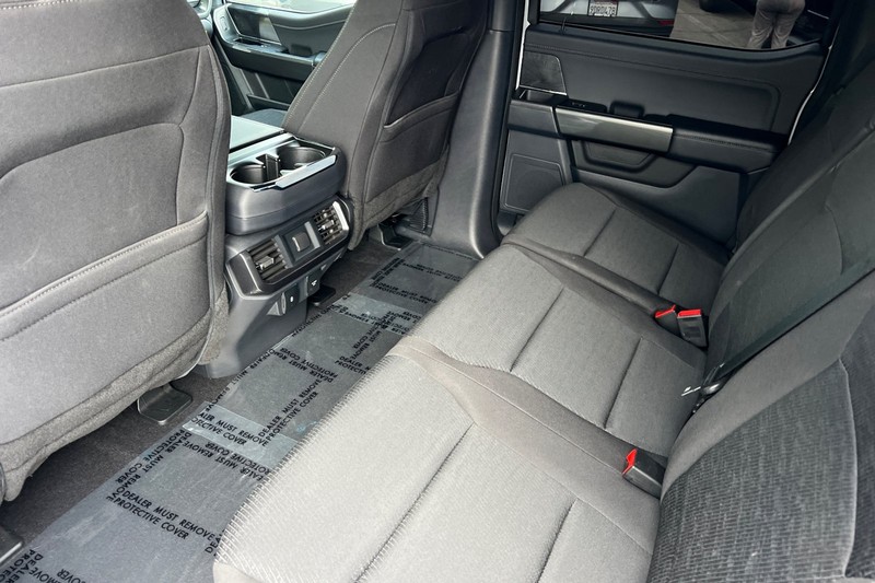 Ford F-150 Vehicle Full-screen Gallery Image 12