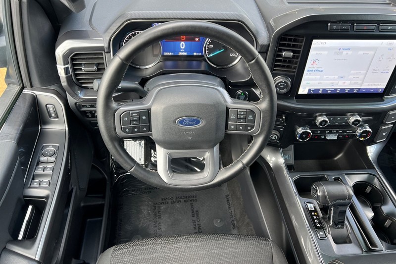Ford F-150 Vehicle Full-screen Gallery Image 14