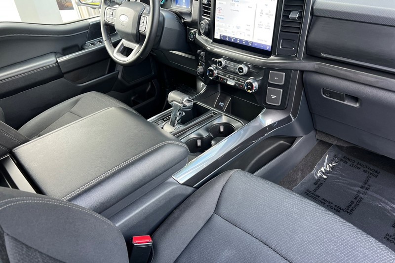 Ford F-150 Vehicle Full-screen Gallery Image 15