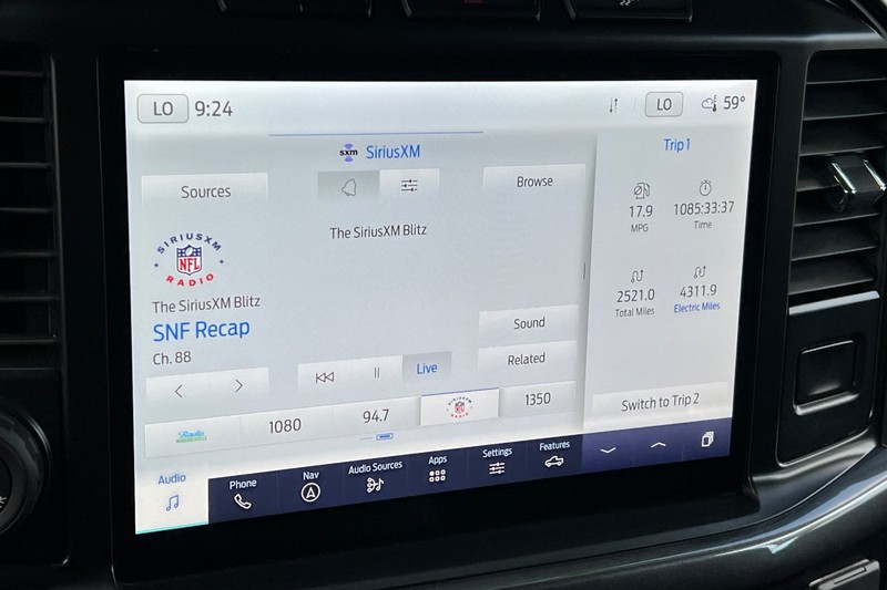 Ford F-150 Vehicle Full-screen Gallery Image 17