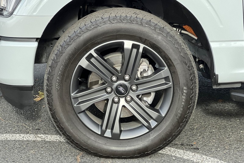 Ford F-150 Vehicle Full-screen Gallery Image 26