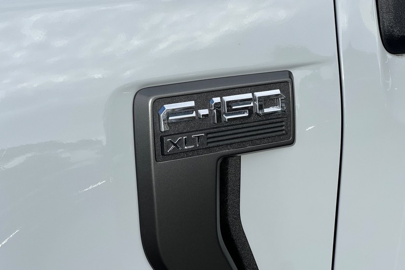 Ford F-150 Vehicle Full-screen Gallery Image 27