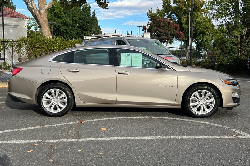 Chevrolet Malibu Vehicle Full-screen Gallery Image 03