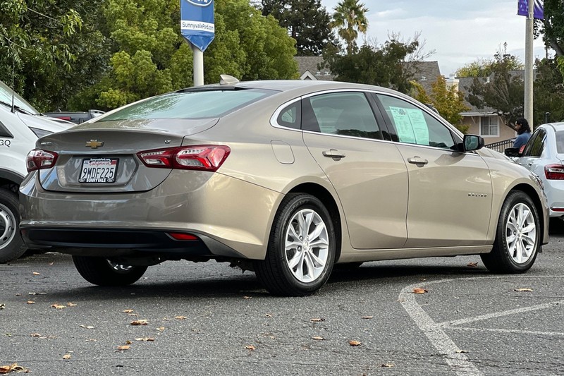 Chevrolet Malibu Vehicle Full-screen Gallery Image 04