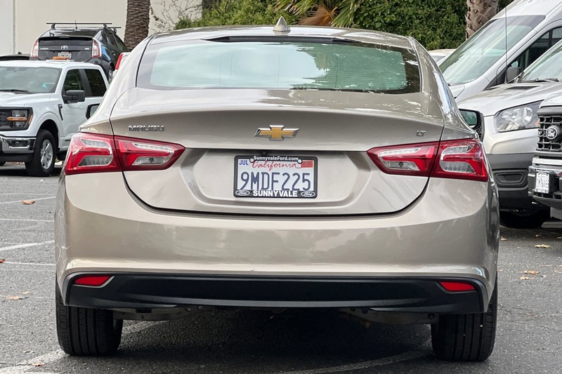 Chevrolet Malibu Vehicle Full-screen Gallery Image 05