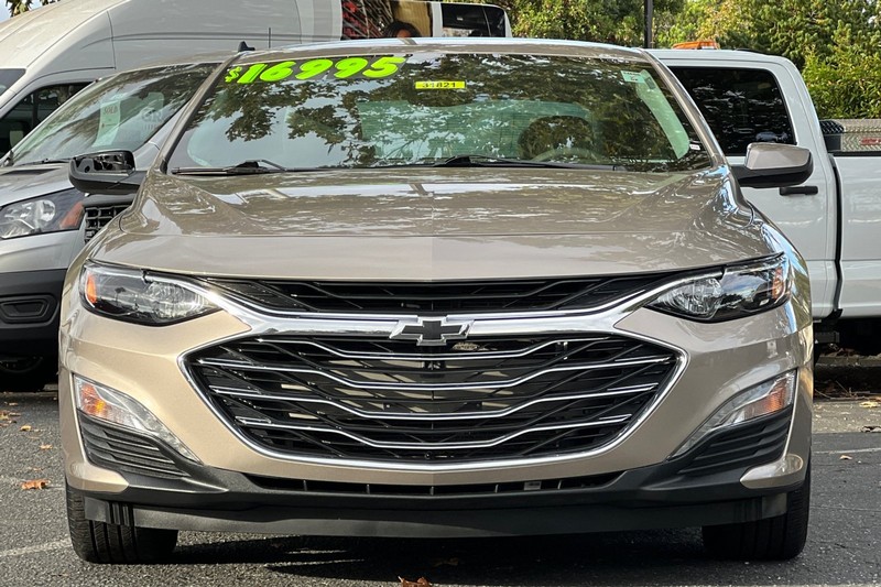 Chevrolet Malibu Vehicle Full-screen Gallery Image 09