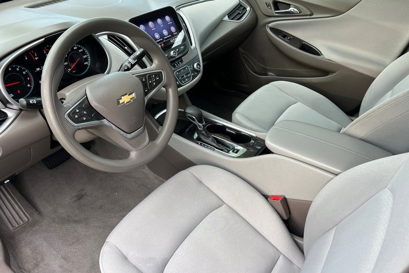 Chevrolet Malibu Vehicle Full-screen Gallery Image 10
