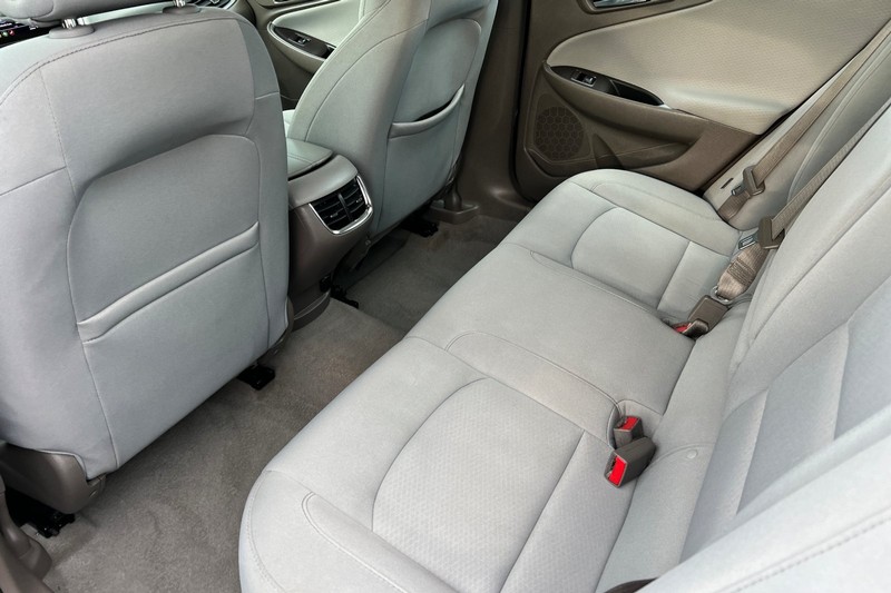 Chevrolet Malibu Vehicle Full-screen Gallery Image 12