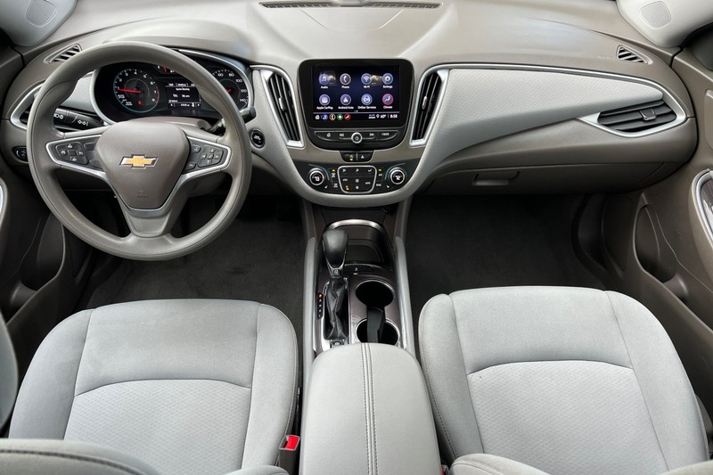 Chevrolet Malibu Vehicle Full-screen Gallery Image 13