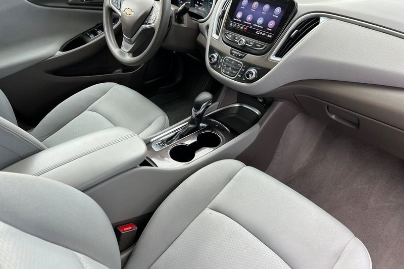 Chevrolet Malibu Vehicle Full-screen Gallery Image 15