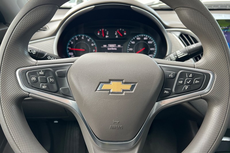 Chevrolet Malibu Vehicle Full-screen Gallery Image 22