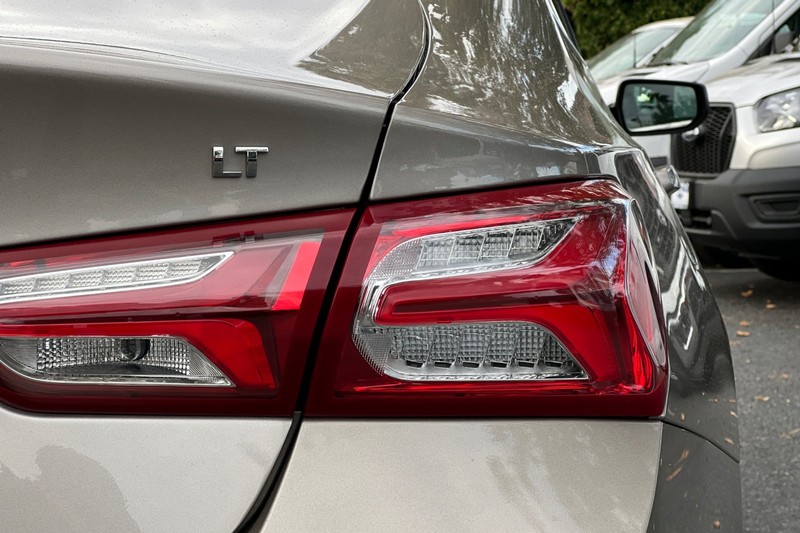 Chevrolet Malibu Vehicle Full-screen Gallery Image 26