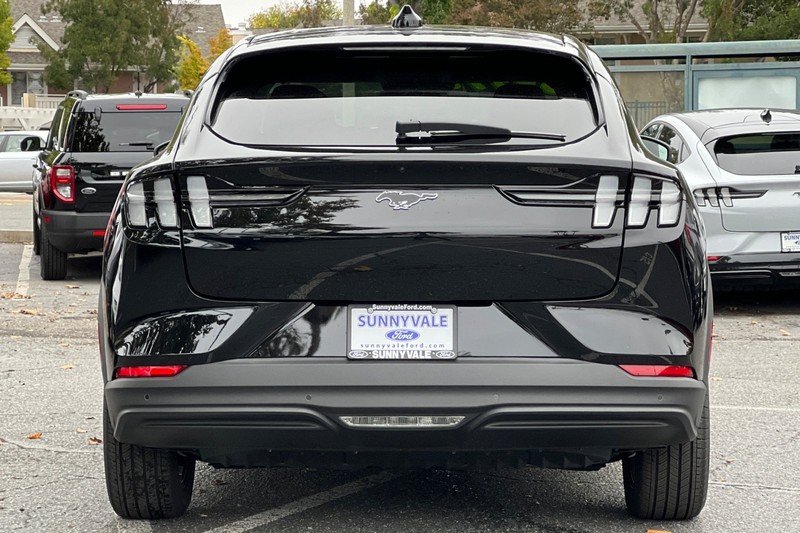 Ford Mustang Mach-E Vehicle Full-screen Gallery Image 05