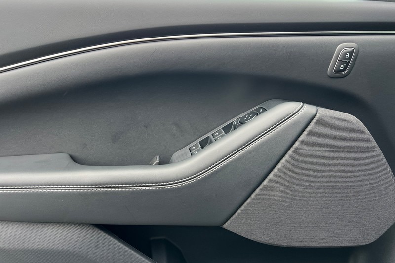 Ford Mustang Mach-E Vehicle Full-screen Gallery Image 11