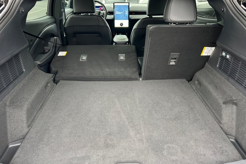 Ford Mustang Mach-E Vehicle Full-screen Gallery Image 15