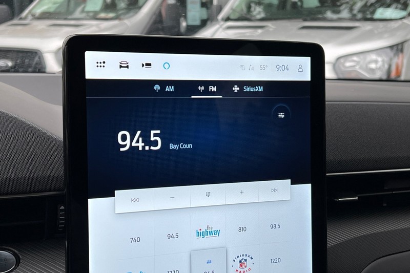 Ford Mustang Mach-E Vehicle Full-screen Gallery Image 18