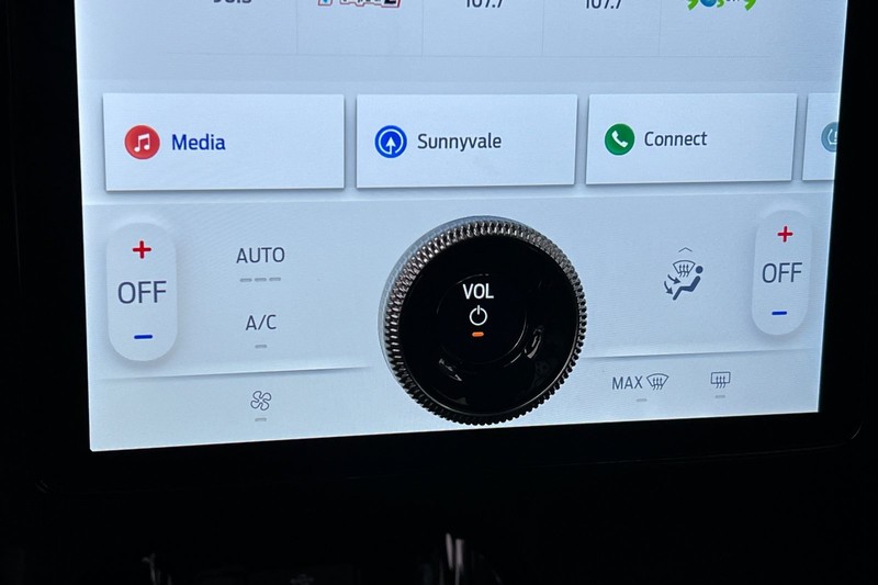 Ford Mustang Mach-E Vehicle Full-screen Gallery Image 21