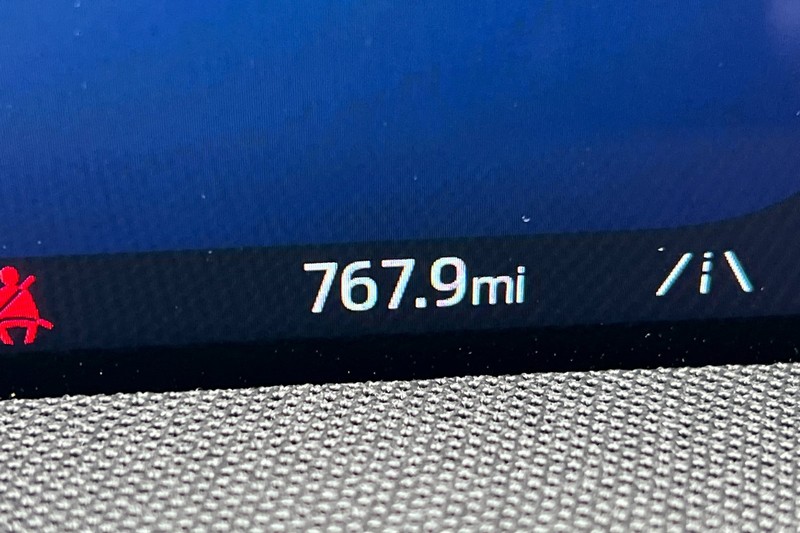 Ford Mustang Mach-E Vehicle Full-screen Gallery Image 26