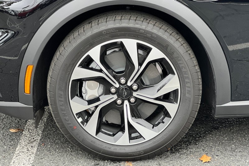 Ford Mustang Mach-E Vehicle Full-screen Gallery Image 27